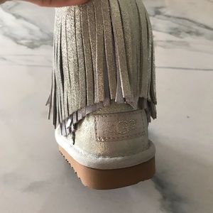 NWT UGG Girls Boot